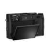 Fujifilm X100VI schwarz Rückseite Fujifilm X100VI schwarz Kamera mit aufklappbarem Display.