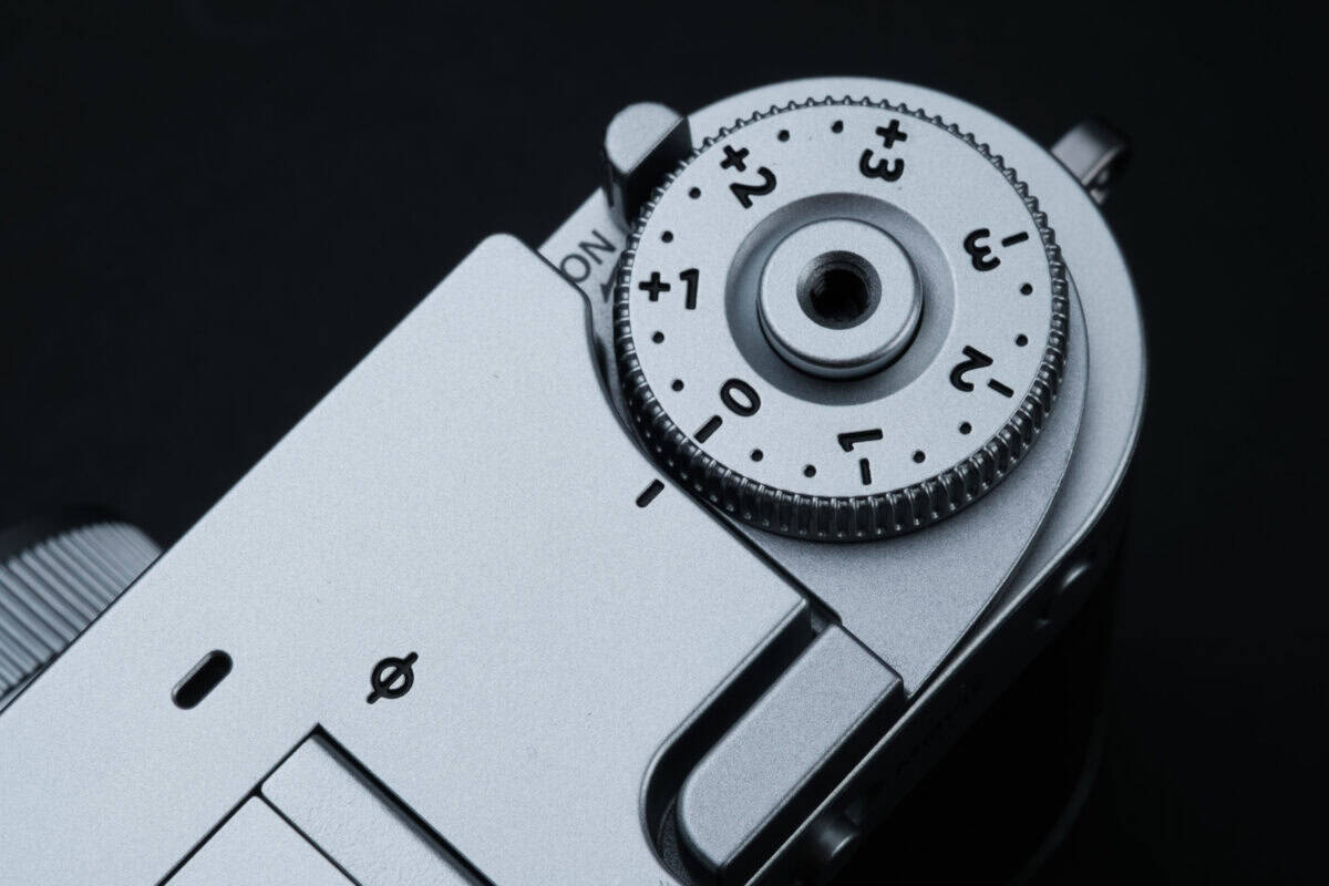Fujifilm X-HF1 Kameraeinstellung mit Belichtungszeitwahlrad.