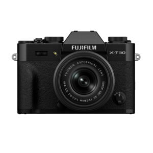 Fujifilm X-T30 III Kamera mit 13-33mm Objektiv in Schwarz.